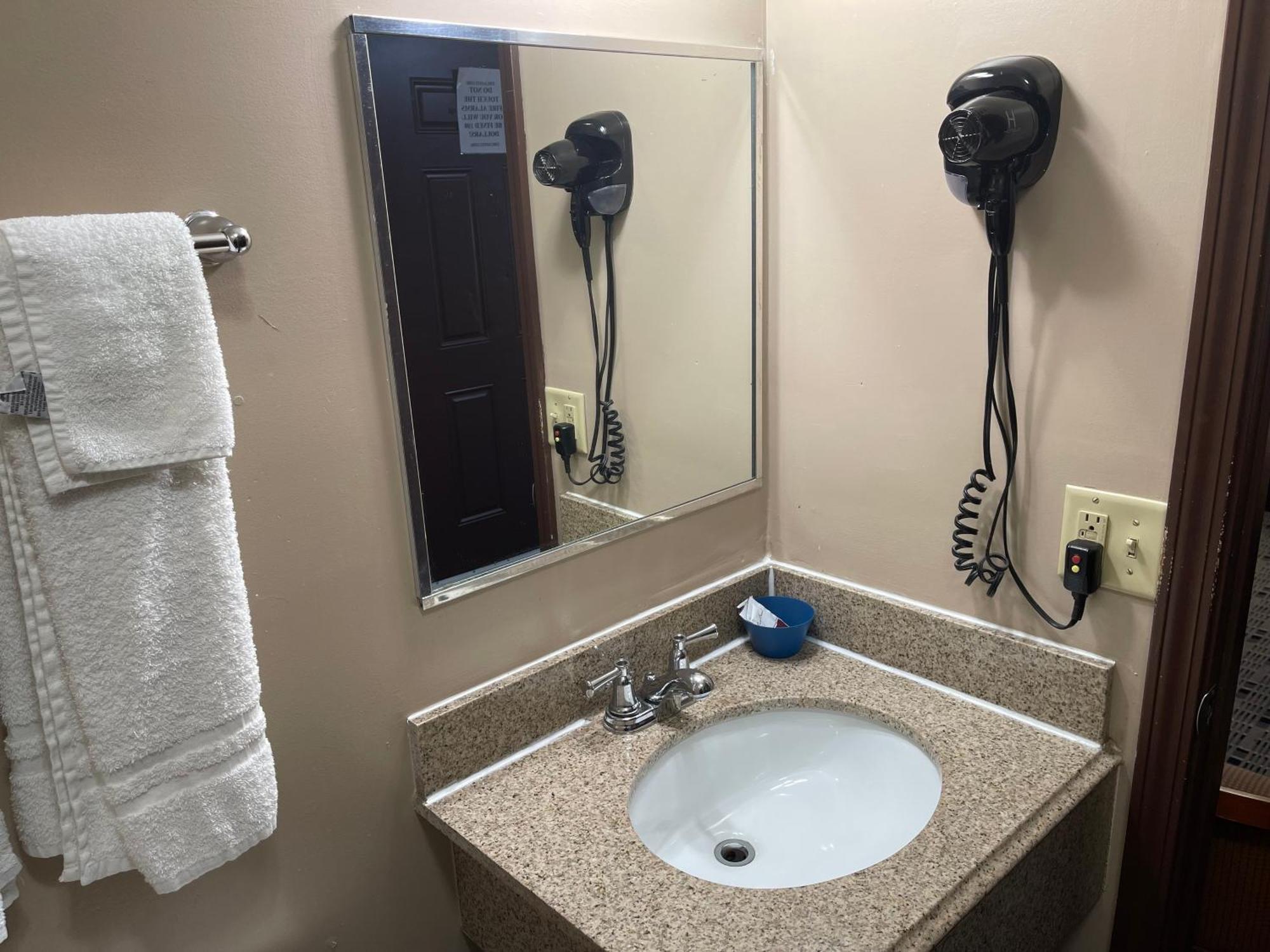 Economy Inn & Suites Ashtabula Luaran gambar